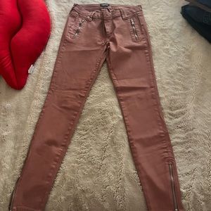 The cutest pink jeans for spring!💐🌷